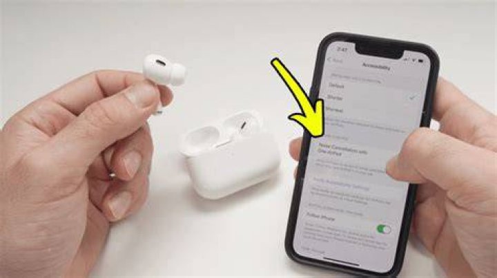 Do normal airpods have noise cancelling?