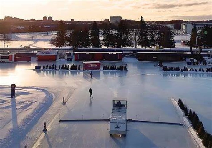 Do they zamboni the rideau canal?