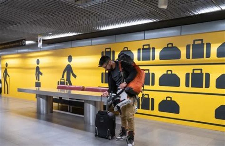 Does nuremberg airport have lockers?