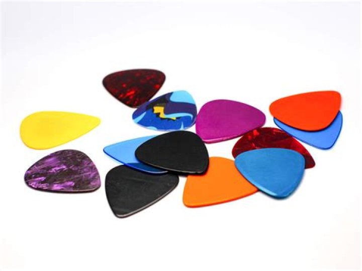 Which plectrum for acoustic guitar?