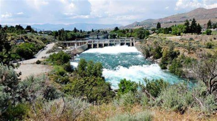 Who owns lake chelan?